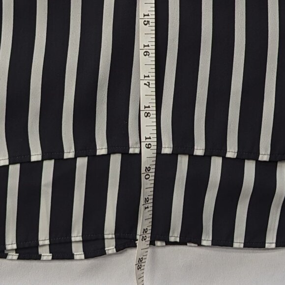 Sleeveless blouse navy and white striped medium EUC Banana Republic - Picture 6 of 9